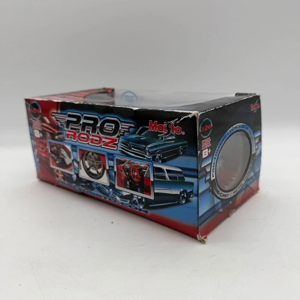 Maisto 31090 Pro Rodz 1:24 Scale 1965 Chevrolet Malibu SS 2005 Diecast Metal Car